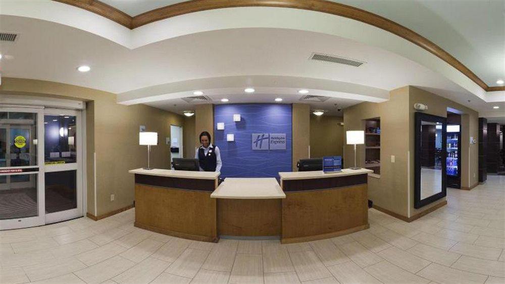 Holiday Inn Express & Suites Alexandria - Fort Belvoir By Ihg Экстерьер фото