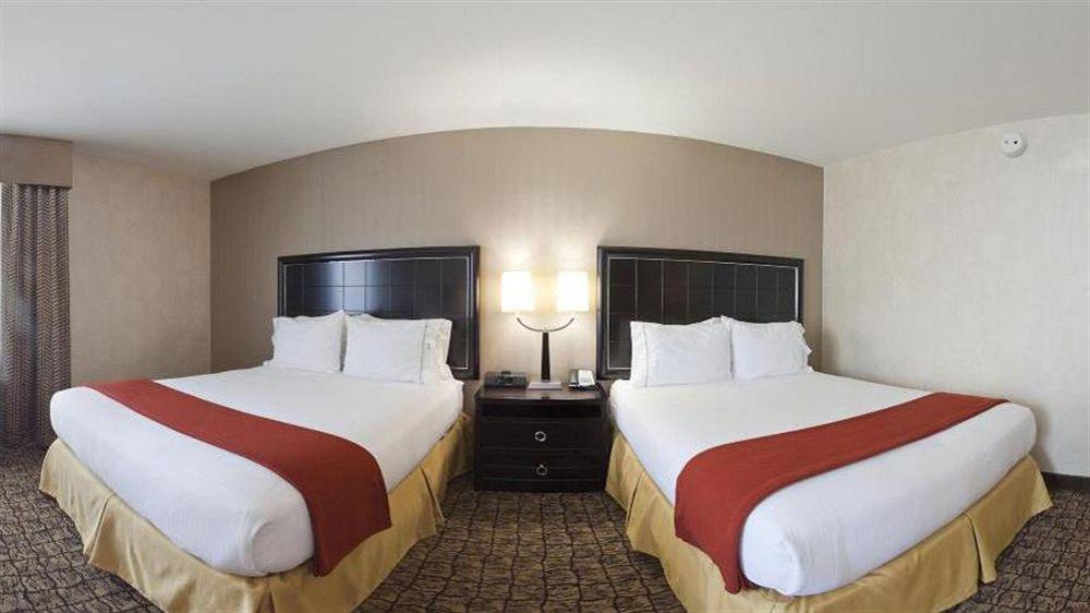 Holiday Inn Express & Suites Alexandria - Fort Belvoir By Ihg Экстерьер фото