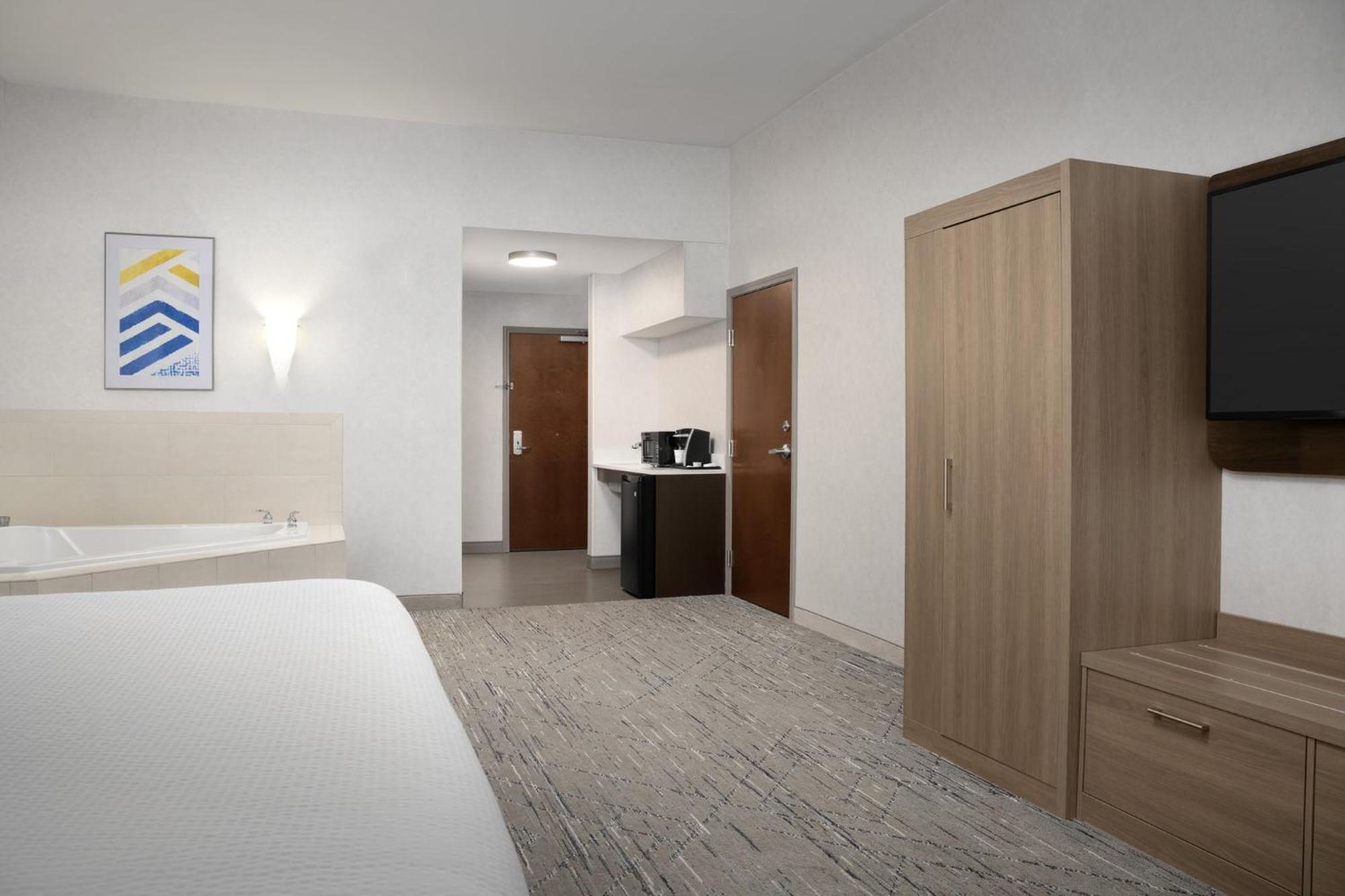 Holiday Inn Express & Suites Alexandria - Fort Belvoir By Ihg Экстерьер фото