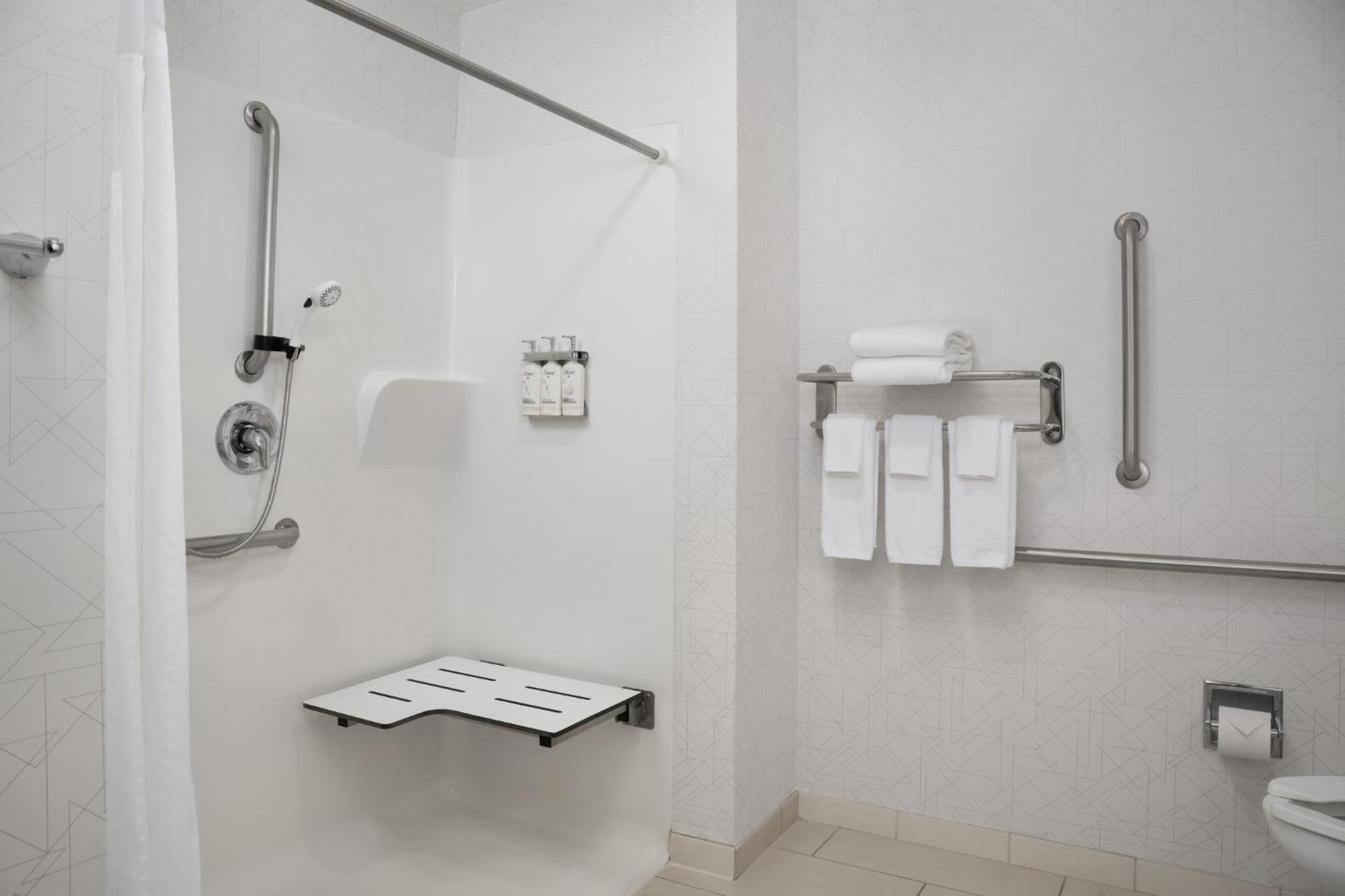 Holiday Inn Express & Suites Alexandria - Fort Belvoir By Ihg Экстерьер фото